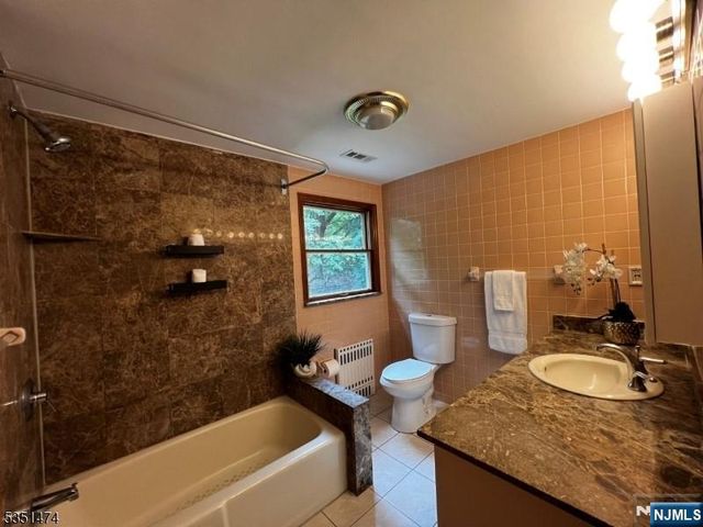56 Grandview Place, North Caldwell, NJ 07006