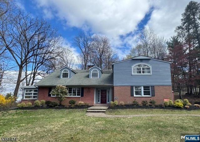 56 Grandview Place, North Caldwell, NJ 07006