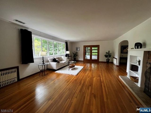 56 Grandview Place, North Caldwell, NJ 07006