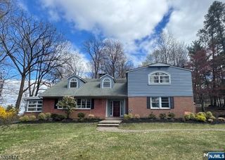 56 Grandview Place, North Caldwell, NJ 07006