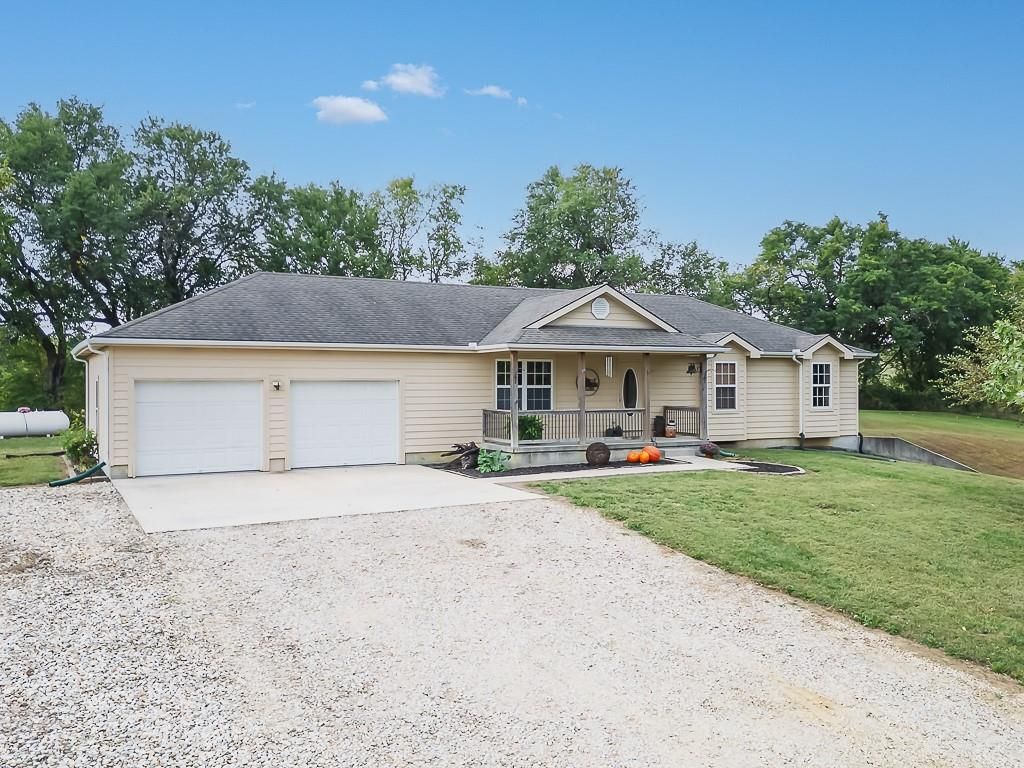 25011 Garrett Road, Mclouth, KS 66054