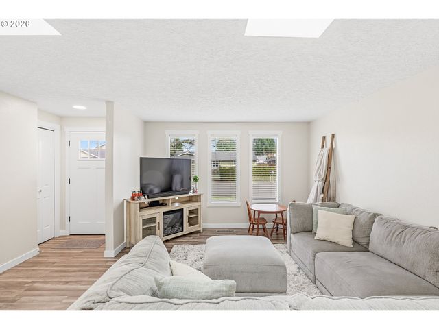 2150 Ne POYNTER St, Hillsboro, OR 97124