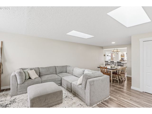 2150 Ne POYNTER St, Hillsboro, OR 97124