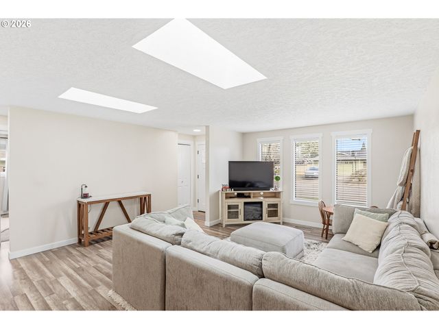 2150 Ne POYNTER St, Hillsboro, OR 97124