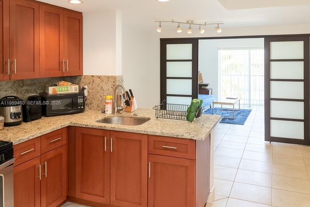 6707 N Kendall Dr 115, Pinecrest, FL 33156