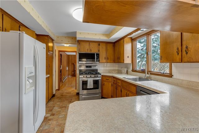 17 Parkhaven Drive, Amherst, NY 14228