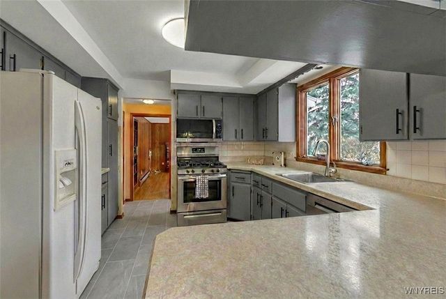 17 Parkhaven Drive, Amherst, NY 14228