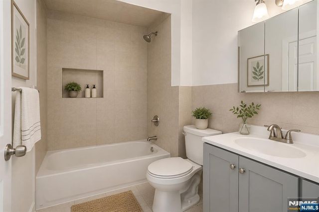 544 S 11th Street, Newark, NJ 07103