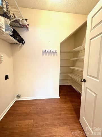 8056 Stoneham Court, Matthews, NC 28105