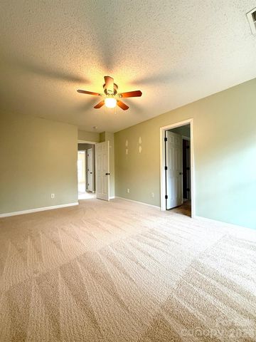 8056 Stoneham Court, Matthews, NC 28105