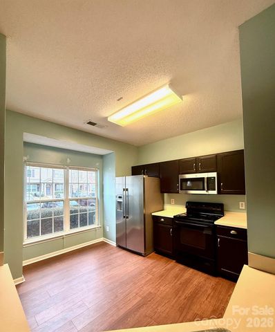 8056 Stoneham Court, Matthews, NC 28105