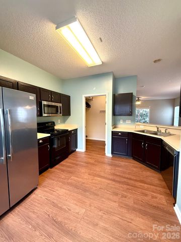 8056 Stoneham Court, Matthews, NC 28105