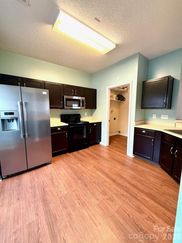 8056 Stoneham Court, Matthews, NC 28105