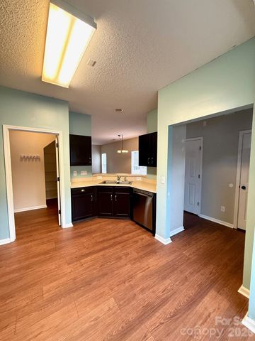 8056 Stoneham Court, Matthews, NC 28105