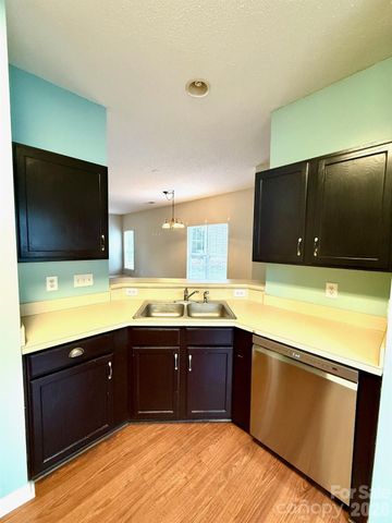 8056 Stoneham Court, Matthews, NC 28105