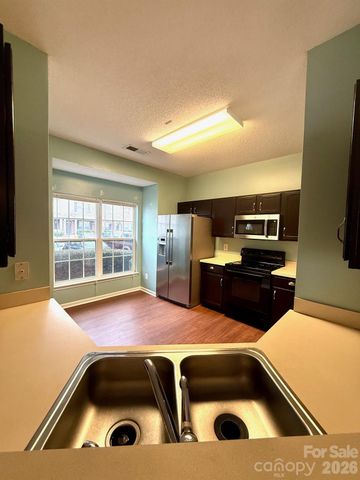 8056 Stoneham Court, Matthews, NC 28105