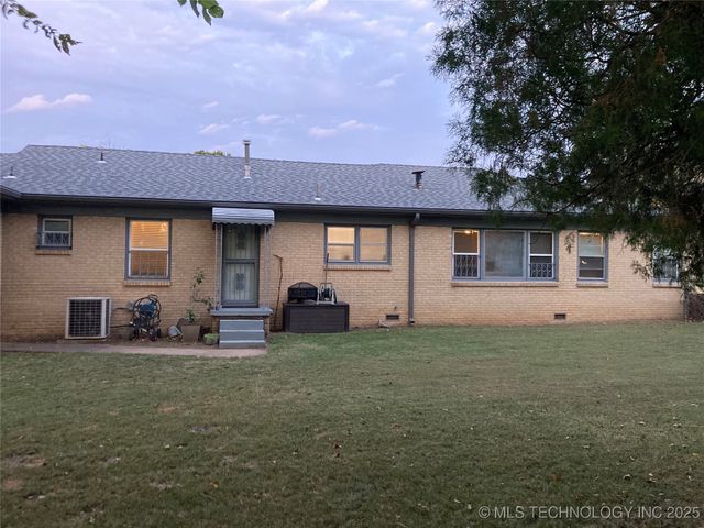 2940 N Gillette Avenue, Tulsa, OK 74110