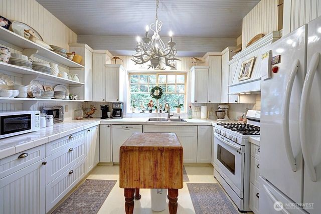 34800 J Place, Ocean Park, WA 98640