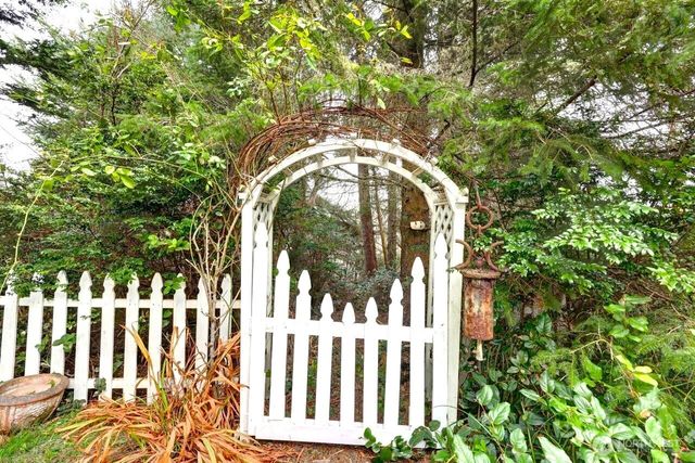 34800 J Place, Ocean Park, WA 98640