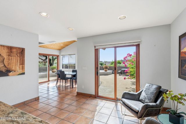4037 E Vía Del Vireo, Tucson, AZ 85718