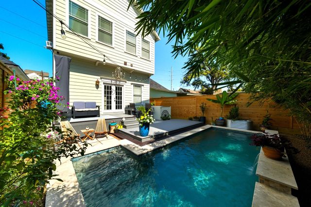 2011 Crockett Street, Houston, TX 77007