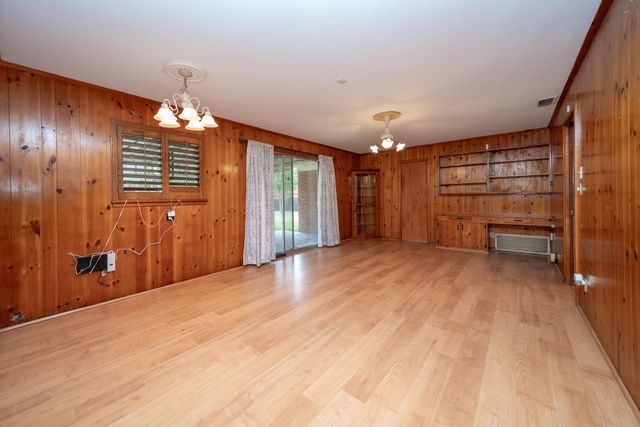 405 Hillside St., Kilgore, TX 75662