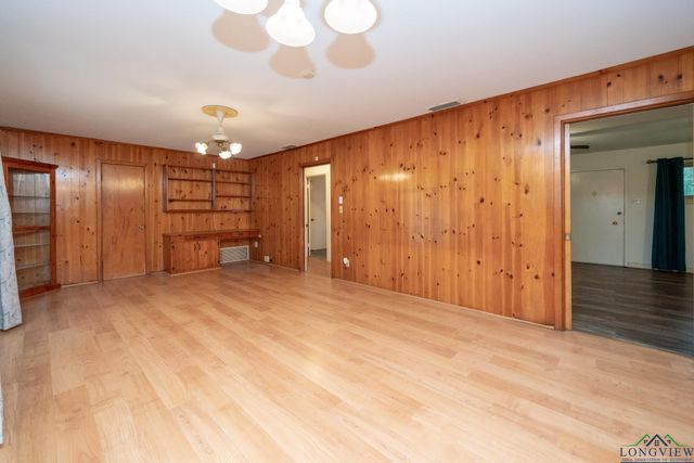 405 Hillside St., Kilgore, TX 75662