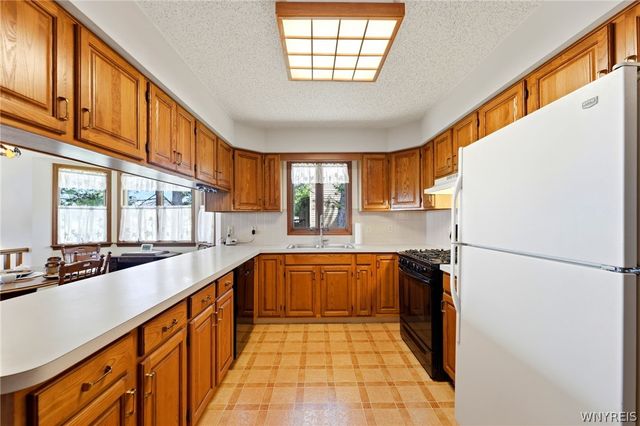 222 Warner Road, Lancaster, NY 14086