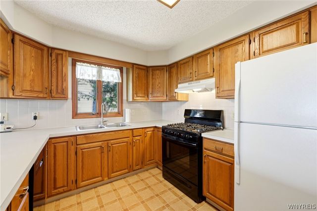 222 Warner Road, Lancaster, NY 14086