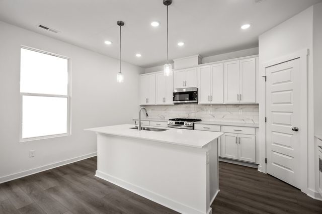 8004 Netterfield Drive, White House, TN 37188