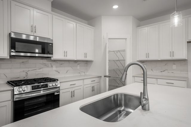 8004 Netterfield Drive, White House, TN 37188