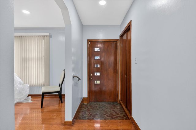 18759 Huntington Avenue, Harper Woods City, MI 48225