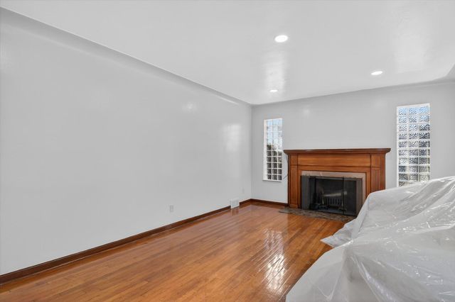 18759 Huntington Avenue, Harper Woods City, MI 48225