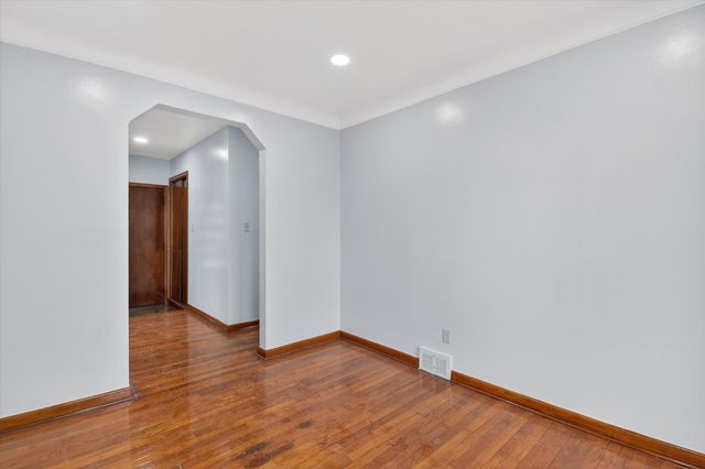 18759 Huntington Avenue, Harper Woods City, MI 48225