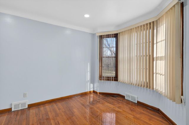 18759 Huntington Avenue, Harper Woods City, MI 48225