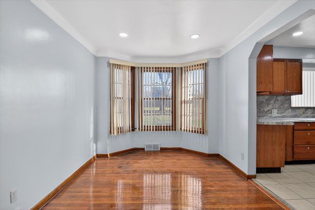 18759 Huntington Avenue, Harper Woods City, MI 48225