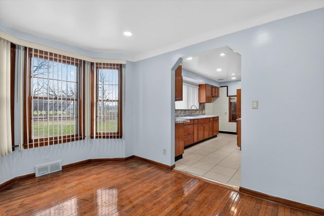 18759 Huntington Avenue, Harper Woods City, MI 48225