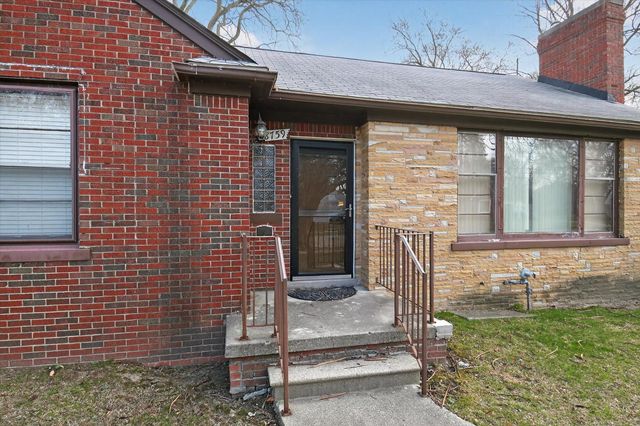 18759 Huntington Avenue, Harper Woods City, MI 48225