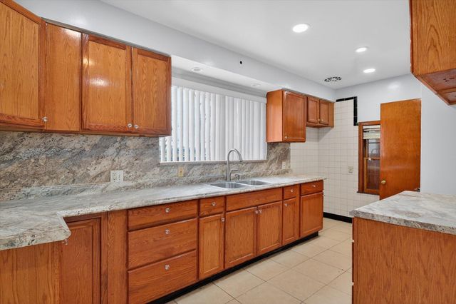 18759 Huntington Avenue, Harper Woods City, MI 48225