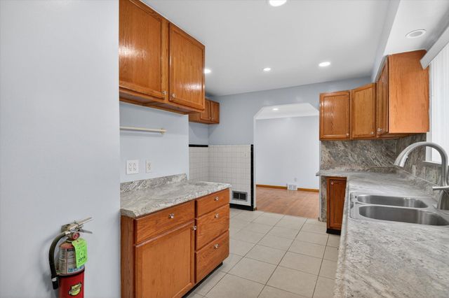 18759 Huntington Avenue, Harper Woods City, MI 48225