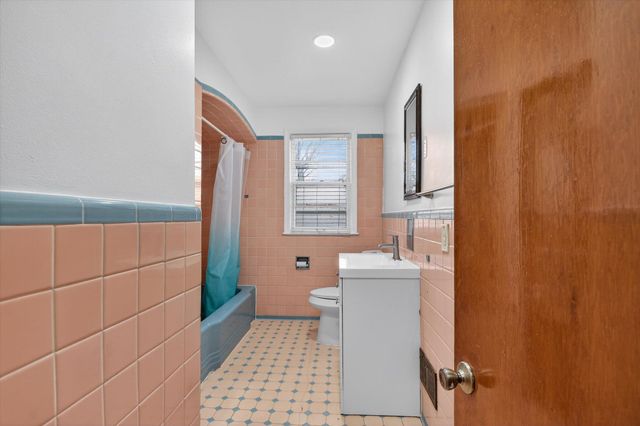 18759 Huntington Avenue, Harper Woods City, MI 48225