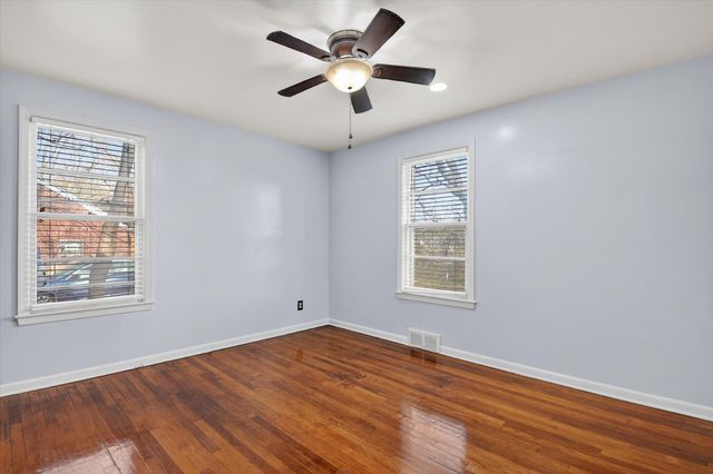 18759 Huntington Avenue, Harper Woods City, MI 48225