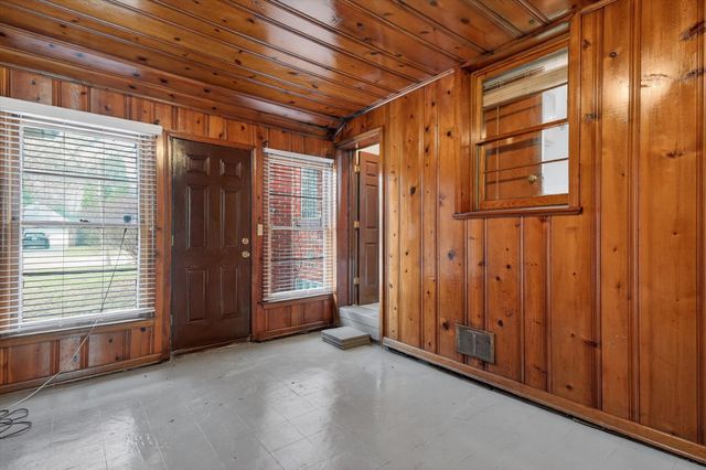 18759 Huntington Avenue, Harper Woods City, MI 48225