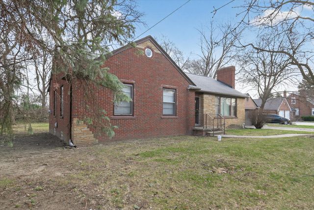 18759 Huntington Avenue, Harper Woods City, MI 48225
