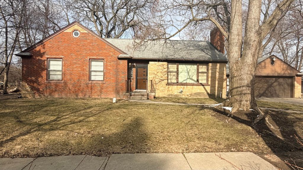 18759 Huntington Avenue, Harper Woods City, MI 48225