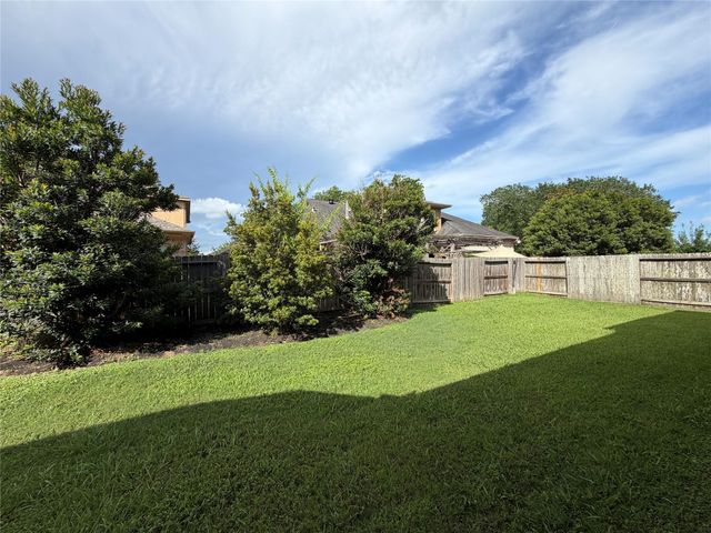 6223 Duke Trail Lane, Sugar Land, TX 77479