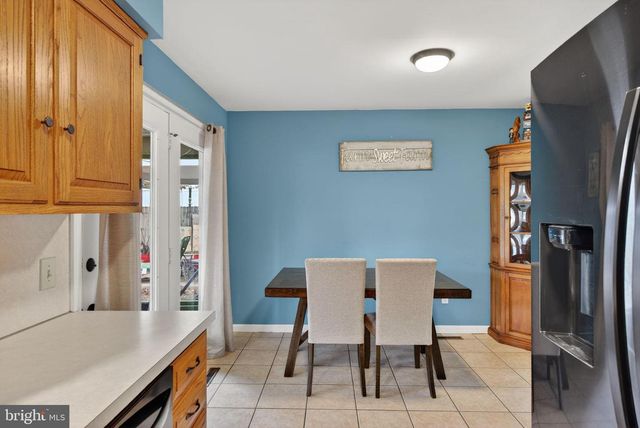 64 BEECH LN, Elizabethtown, PA 17022