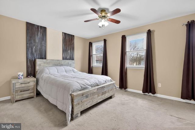 64 BEECH LN, Elizabethtown, PA 17022