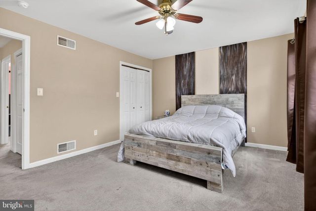 64 BEECH LN, Elizabethtown, PA 17022