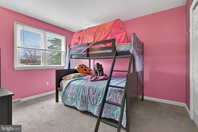 64 BEECH LN, Elizabethtown, PA 17022